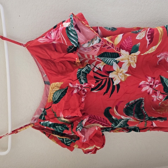 Old Navy red floral off-shoulder top, size M – lightweight and fun for summer! - Picture 5 of 5